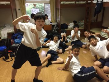 一年生自然教室 お風呂の前の一コマ 男子中心 川越町立川越中学校